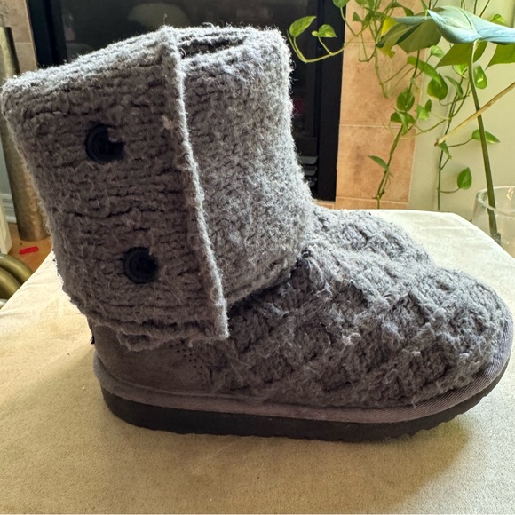Uggs Kids Cardy Lattice Knit Boot - Picture 2 of 7